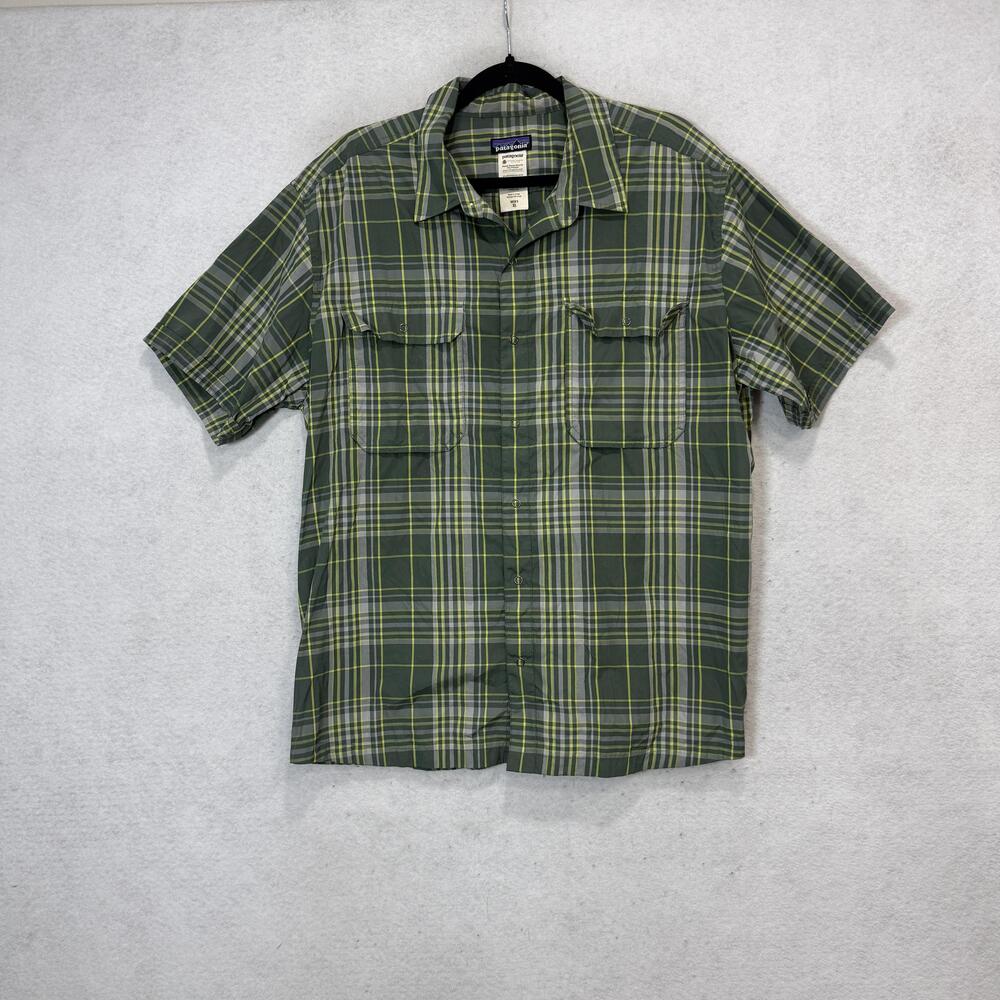 Patagonia Shirt Mens XL Green Plaid Short Sleeve Button Up Nylon Blend Hiking